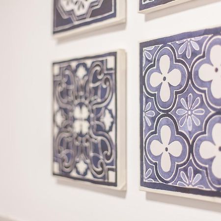 Tm Aparts Dortmund Kültér fotó Azulejos in the interior of the hotel