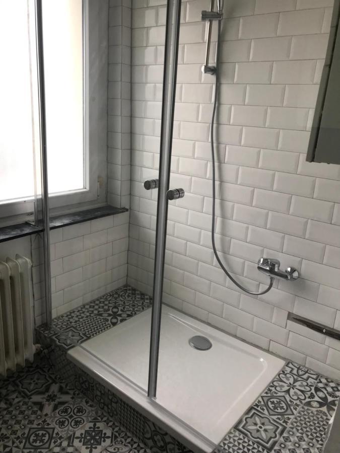Tm Aparts Dortmund Kültér fotó A shower
