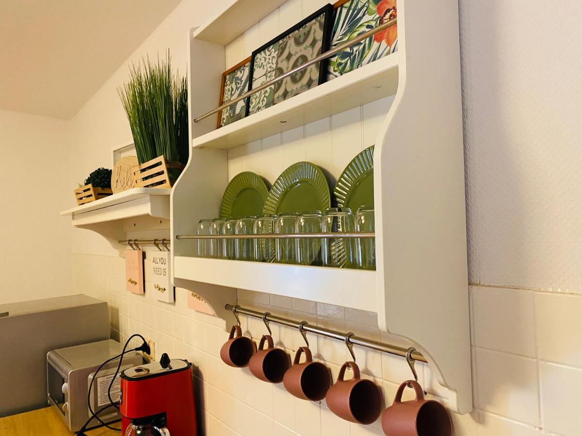 Tm Aparts Dortmund Kültér fotó A wall-mounted plate rack