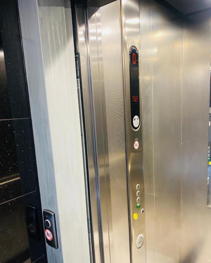Tm Aparts Dortmund Kültér fotó A typical elevator