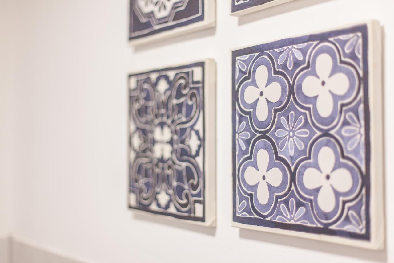 Tm Aparts Dortmund Kültér fotó Azulejos in the interior of the hotel