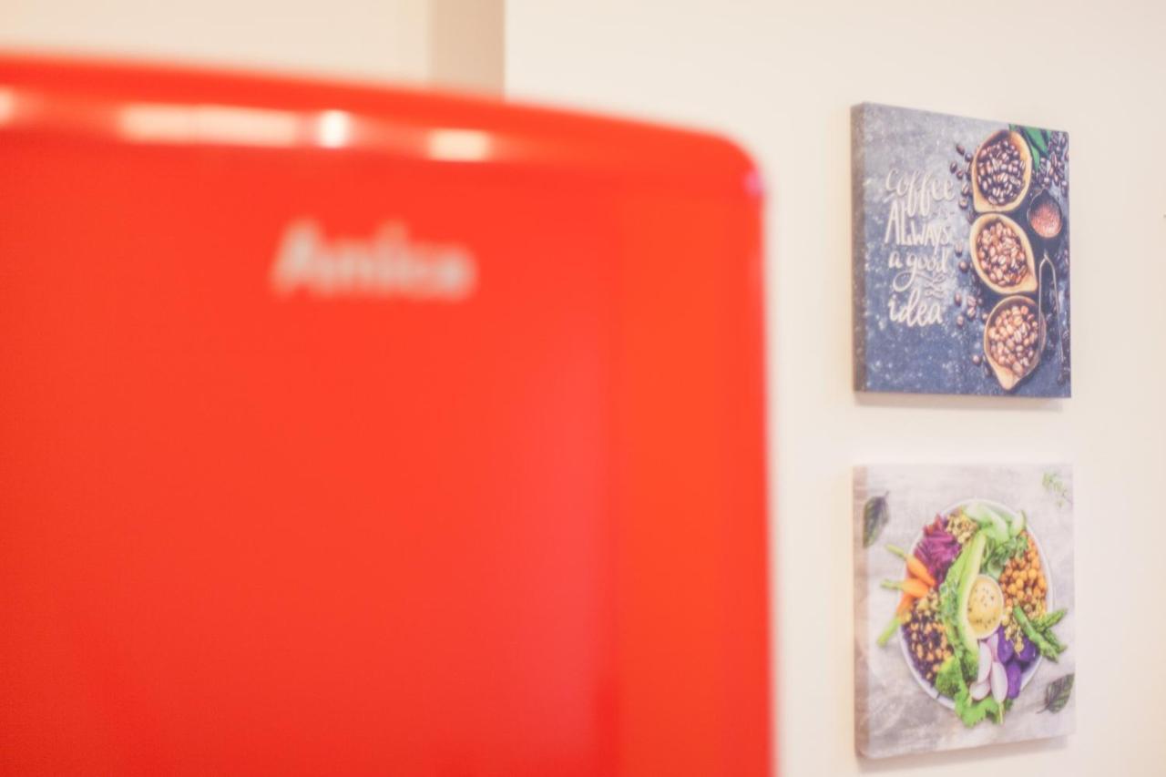 Tm Aparts Dortmund Kültér fotó A Smeg refrigerator